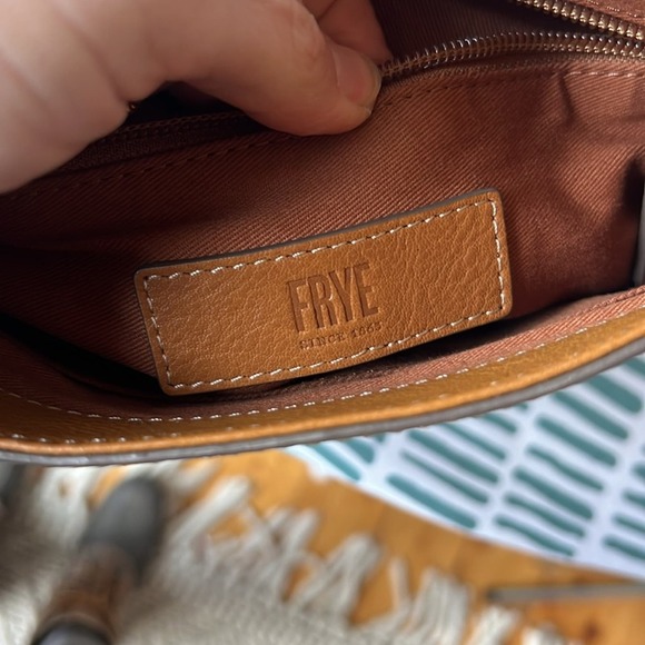 FRYE OLIVIA LEATHER CROSSBODY BAG IN TAN - Picture 5 of 9